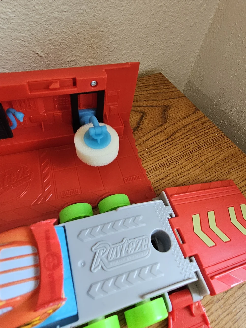 Cars Mack Glow Truck Transforming Playset Wash Lightning Mcquren Disney 13 In